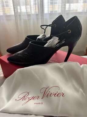 Roger Vivier Black Pointed-Toe Lace-Up Stiletto Heels